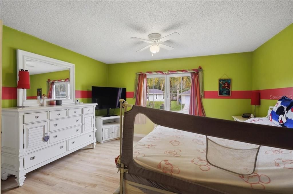 For Sale: $375,000 (3 beds, 3 baths, 2529 Square Feet)