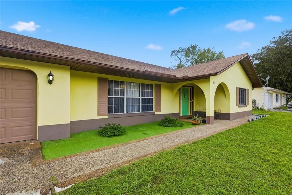 For Sale: $375,000 (3 beds, 3 baths, 2529 Square Feet)