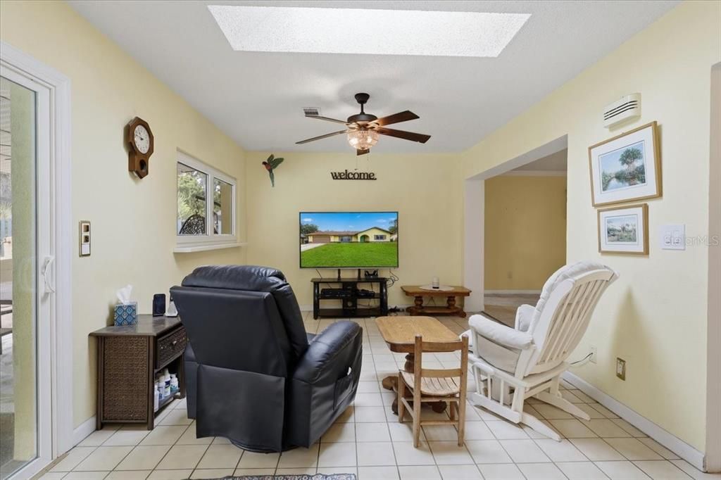 For Sale: $375,000 (3 beds, 3 baths, 2529 Square Feet)
