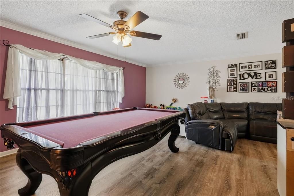 For Sale: $375,000 (3 beds, 3 baths, 2529 Square Feet)