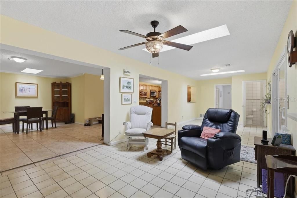 For Sale: $375,000 (3 beds, 3 baths, 2529 Square Feet)