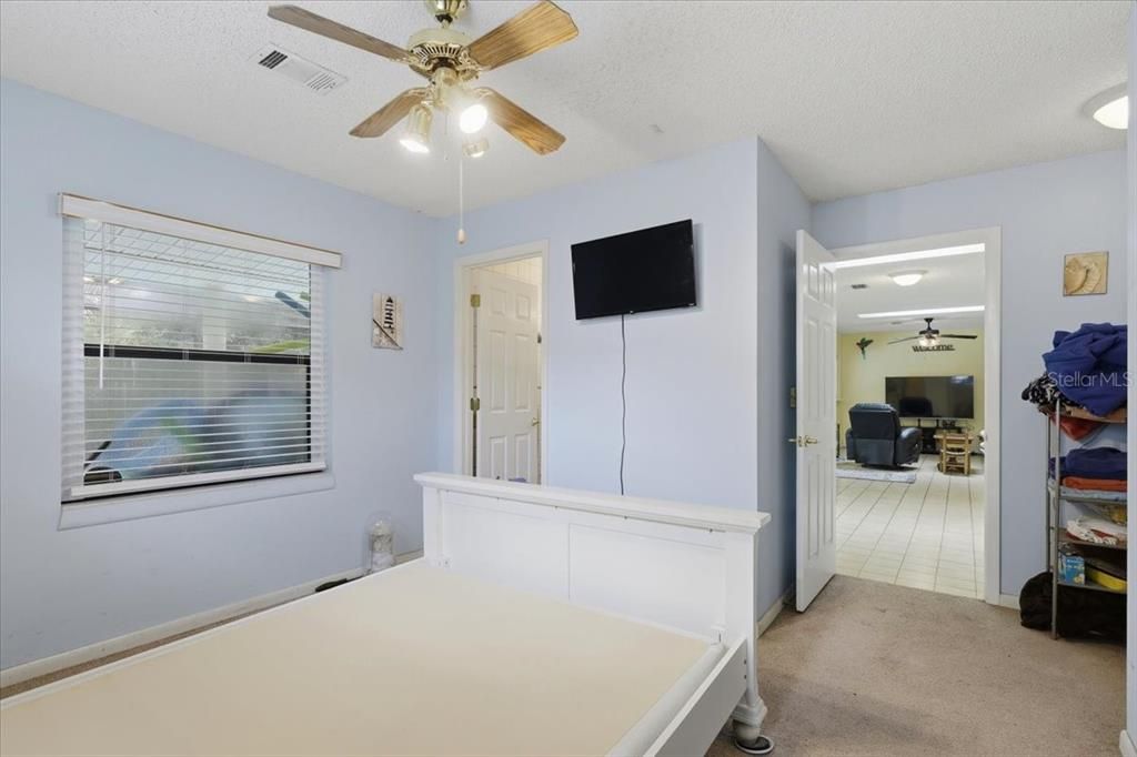 For Sale: $375,000 (3 beds, 3 baths, 2529 Square Feet)