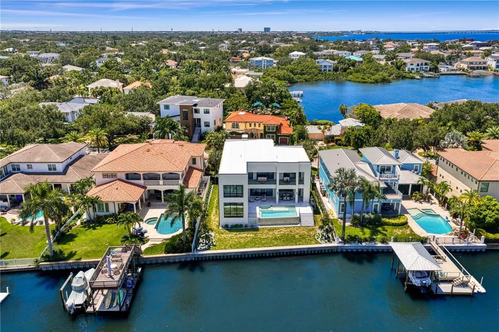 For Sale: $7,395,000 (6 beds, 5 baths, 5665 Square Feet)