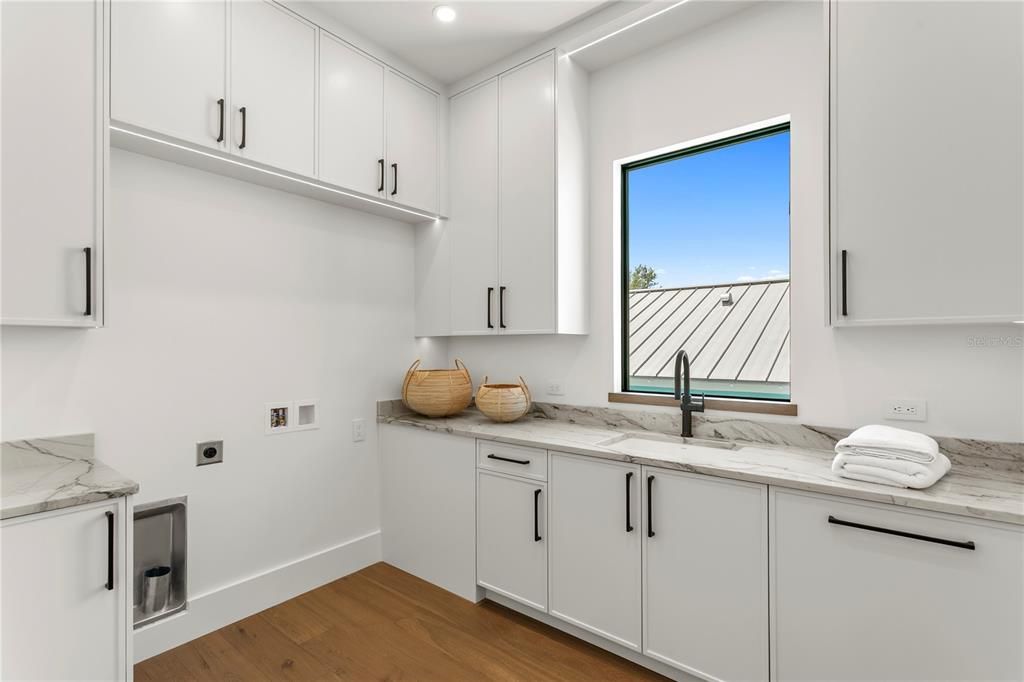 For Sale: $7,395,000 (6 beds, 5 baths, 5665 Square Feet)