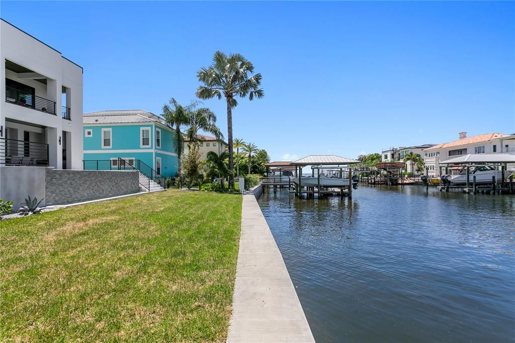 For Sale: $7,395,000 (6 beds, 5 baths, 5665 Square Feet)