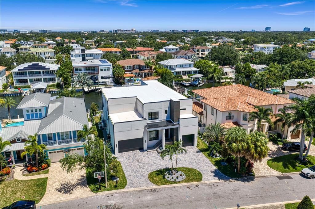 For Sale: $7,395,000 (6 beds, 5 baths, 5665 Square Feet)