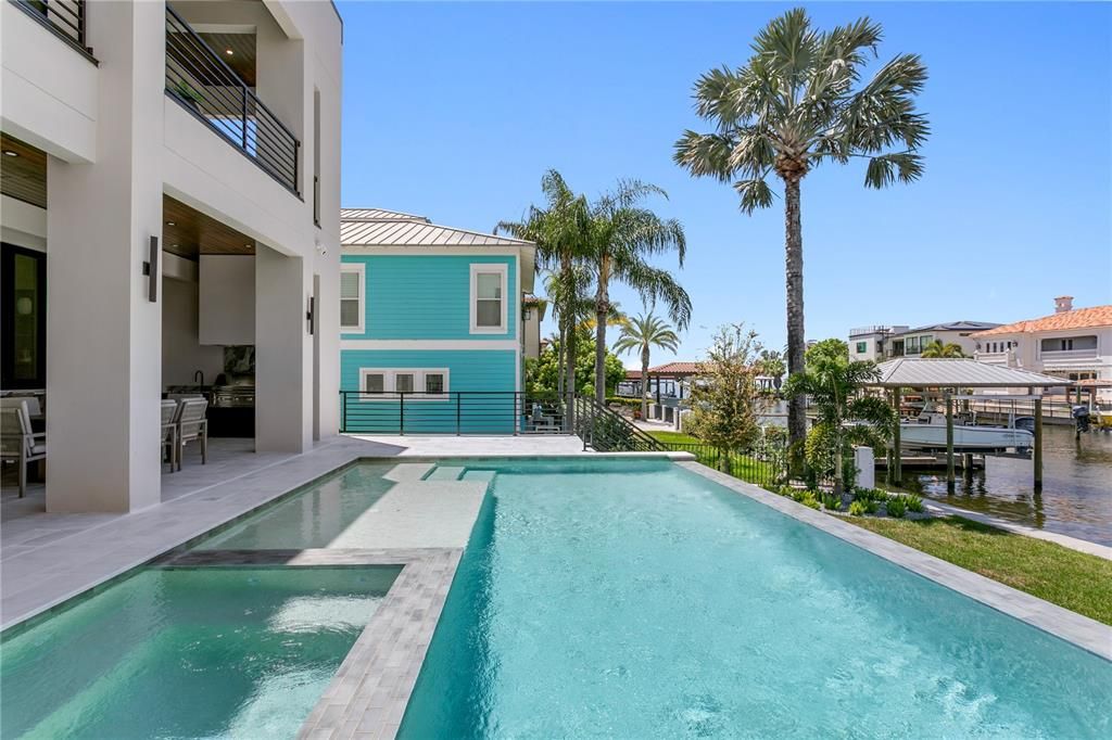 For Sale: $7,395,000 (6 beds, 5 baths, 5665 Square Feet)