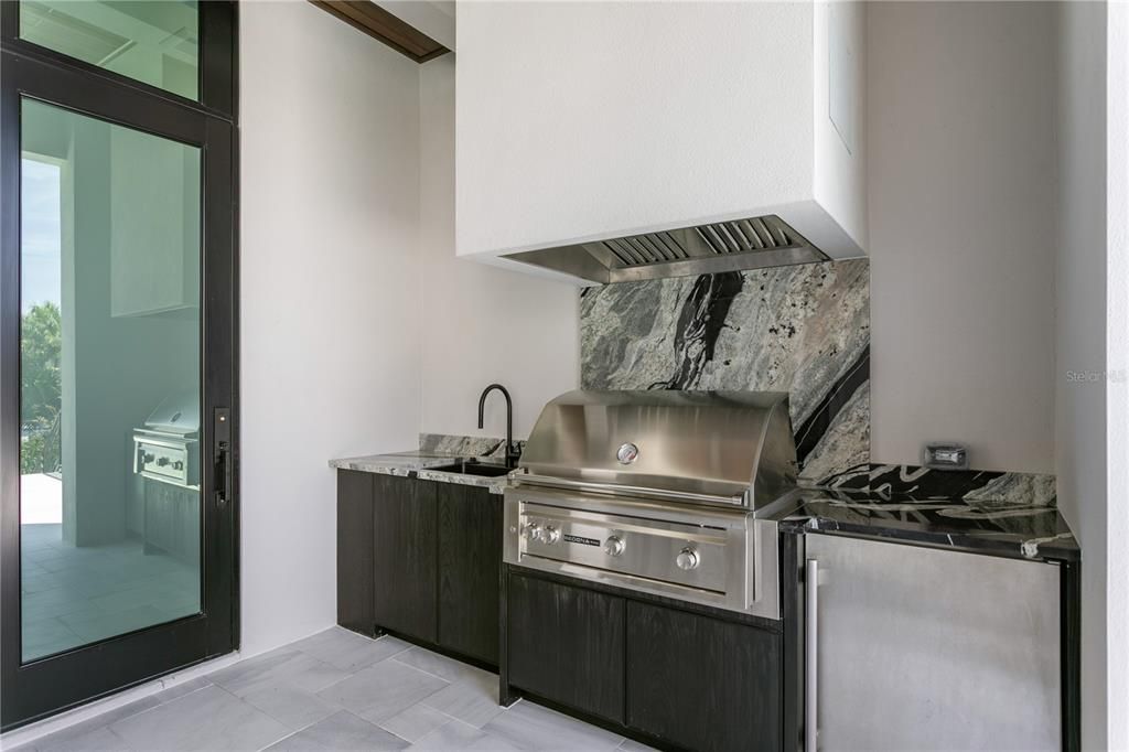For Sale: $7,395,000 (6 beds, 5 baths, 5665 Square Feet)
