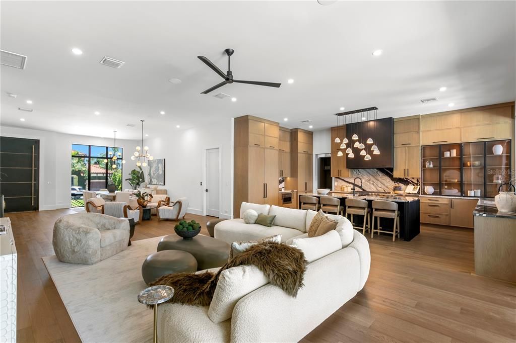 For Sale: $7,395,000 (6 beds, 5 baths, 5665 Square Feet)