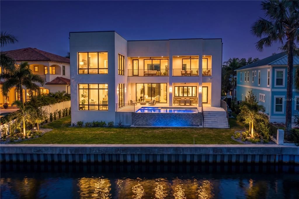 For Sale: $7,395,000 (6 beds, 5 baths, 5665 Square Feet)