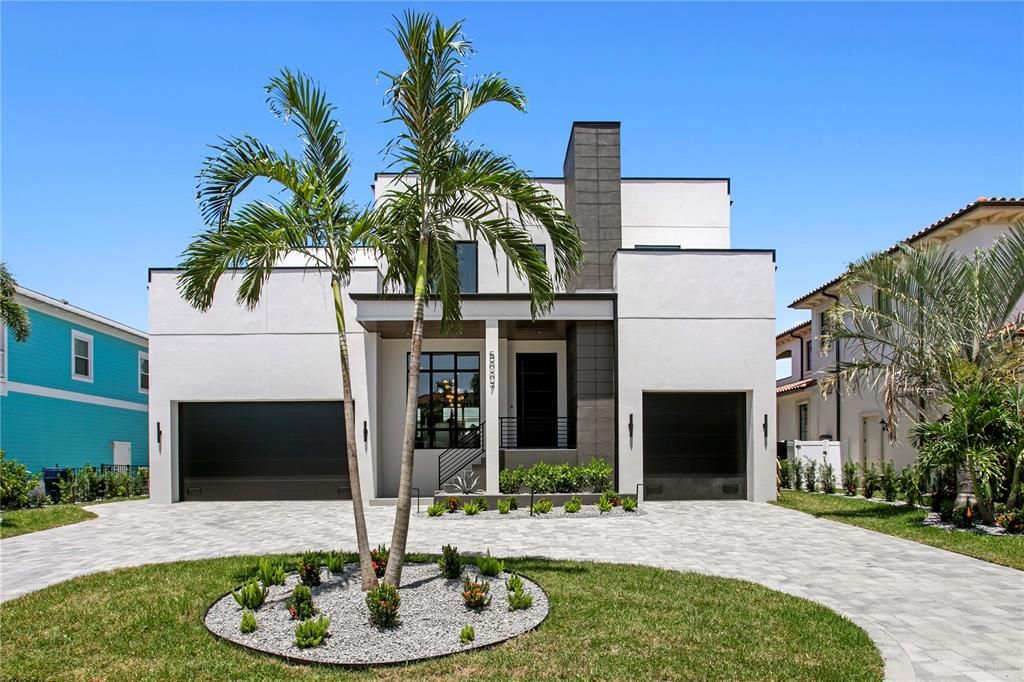 For Sale: $7,395,000 (6 beds, 5 baths, 5665 Square Feet)