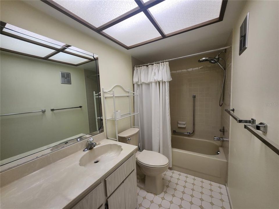 For Rent: $1,850 (2 beds, 2 baths, 1000 Square Feet)