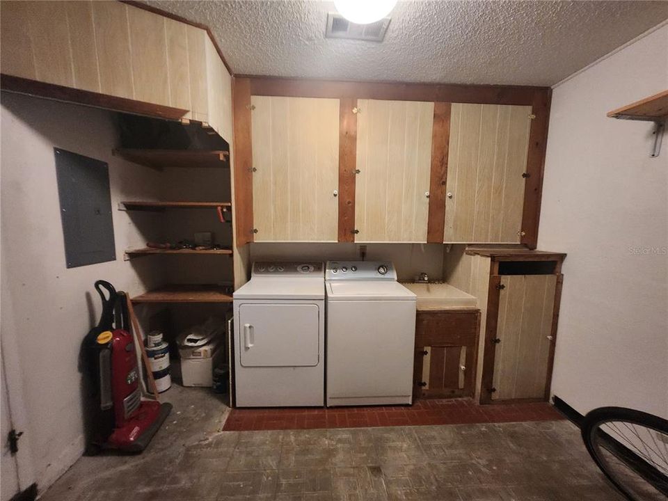 For Rent: $1,850 (2 beds, 2 baths, 1000 Square Feet)