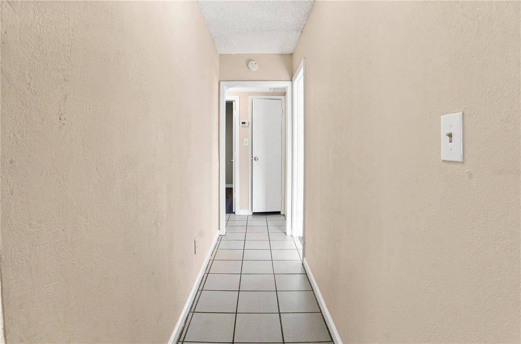 For Sale: $249,999 (3 beds, 1 baths, 917 Square Feet)