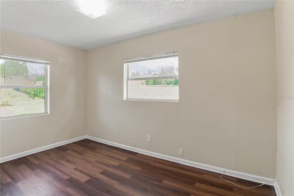 For Sale: $249,999 (3 beds, 1 baths, 917 Square Feet)