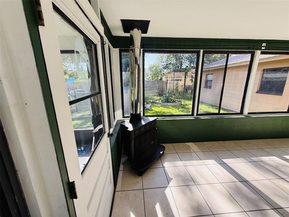 For Sale: $350,000 (3 beds, 1 baths, 1502 Square Feet)
