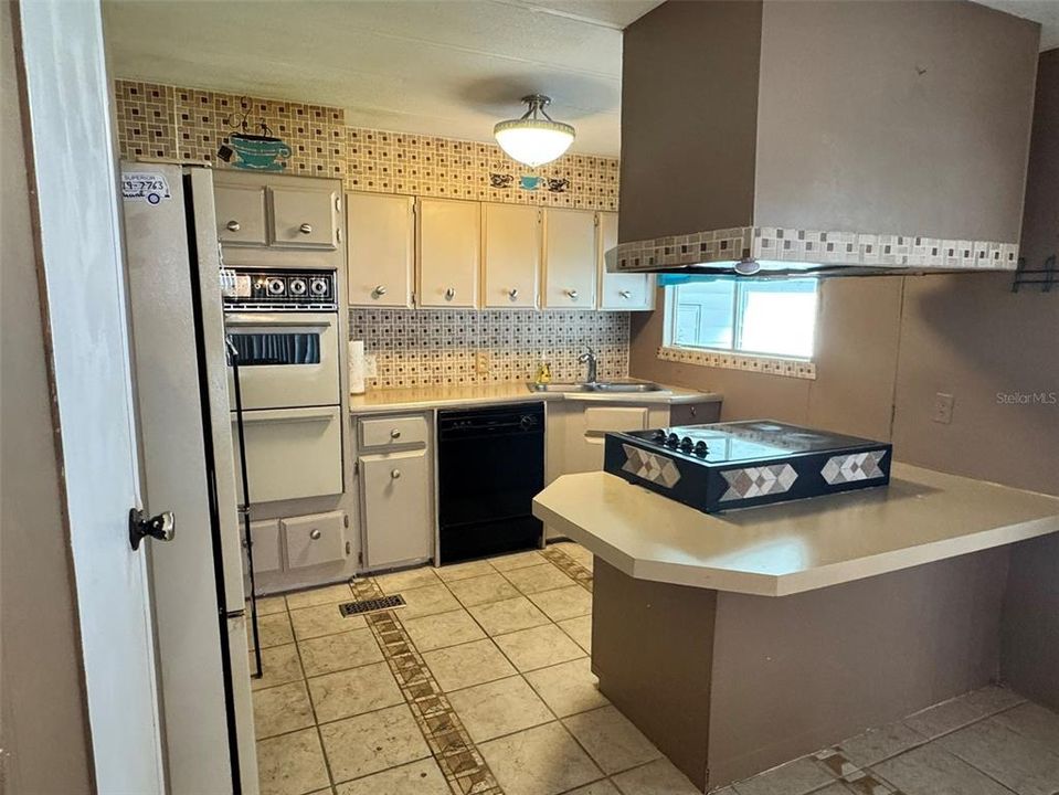 For Sale: $139,700 (2 beds, 2 baths, 1056 Square Feet)