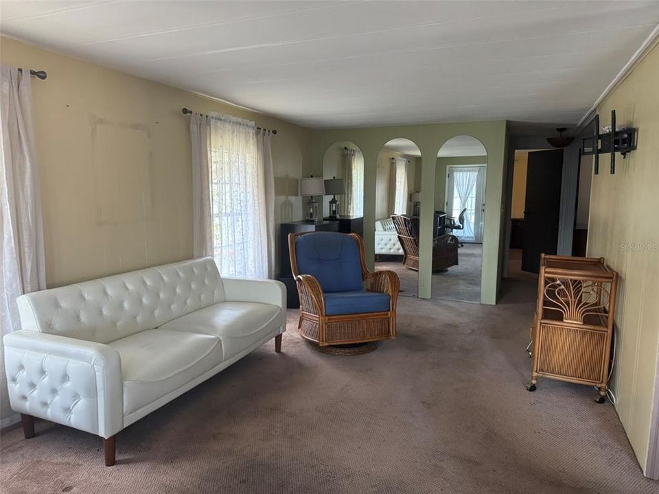 For Sale: $139,700 (2 beds, 2 baths, 1056 Square Feet)