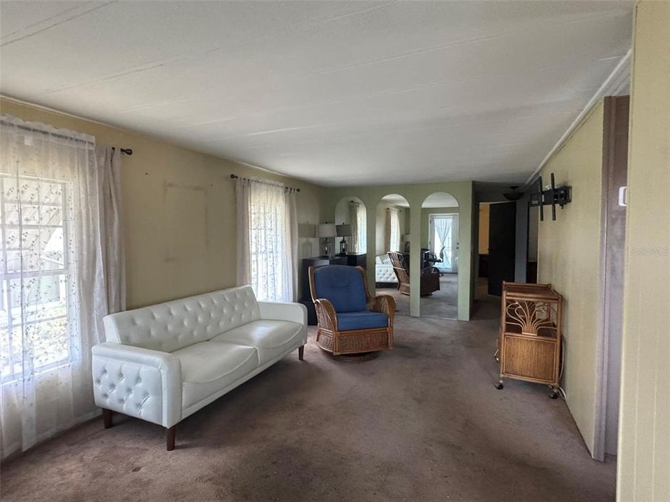 For Sale: $139,700 (2 beds, 2 baths, 1056 Square Feet)