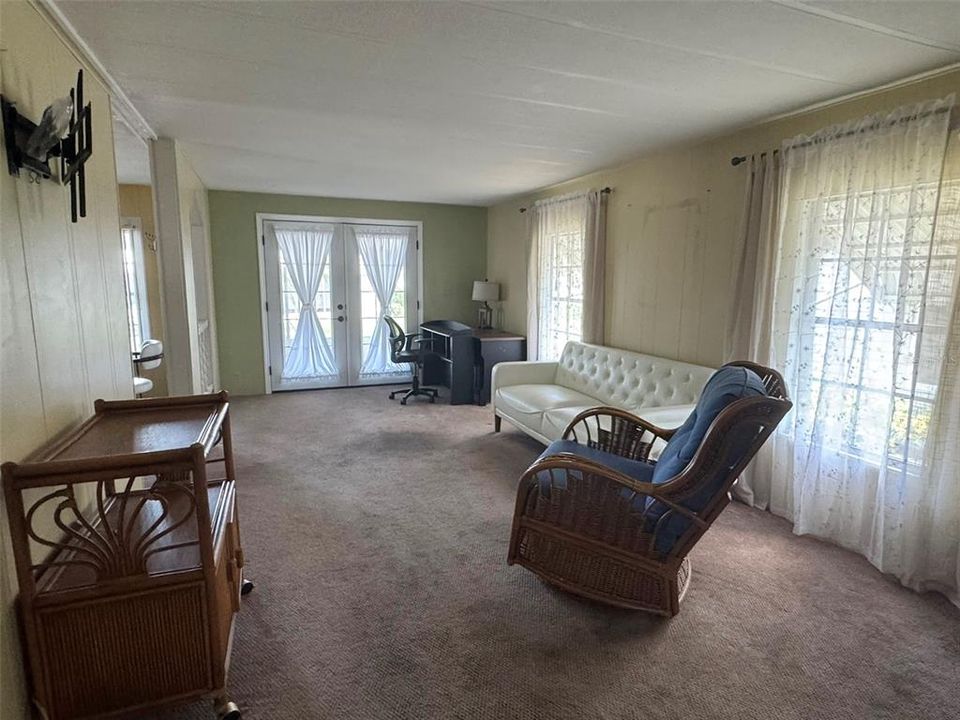 For Sale: $139,700 (2 beds, 2 baths, 1056 Square Feet)