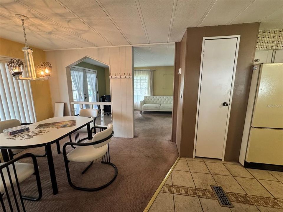 For Sale: $139,700 (2 beds, 2 baths, 1056 Square Feet)