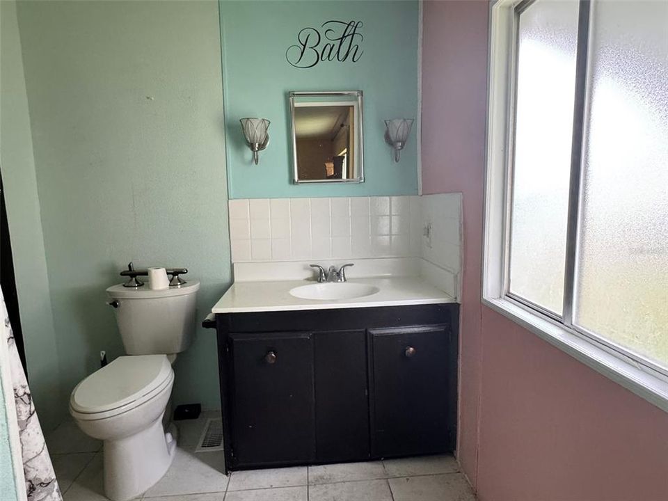 For Sale: $139,700 (2 beds, 2 baths, 1056 Square Feet)