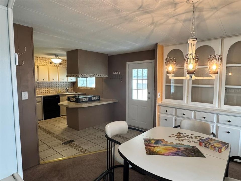 For Sale: $139,700 (2 beds, 2 baths, 1056 Square Feet)