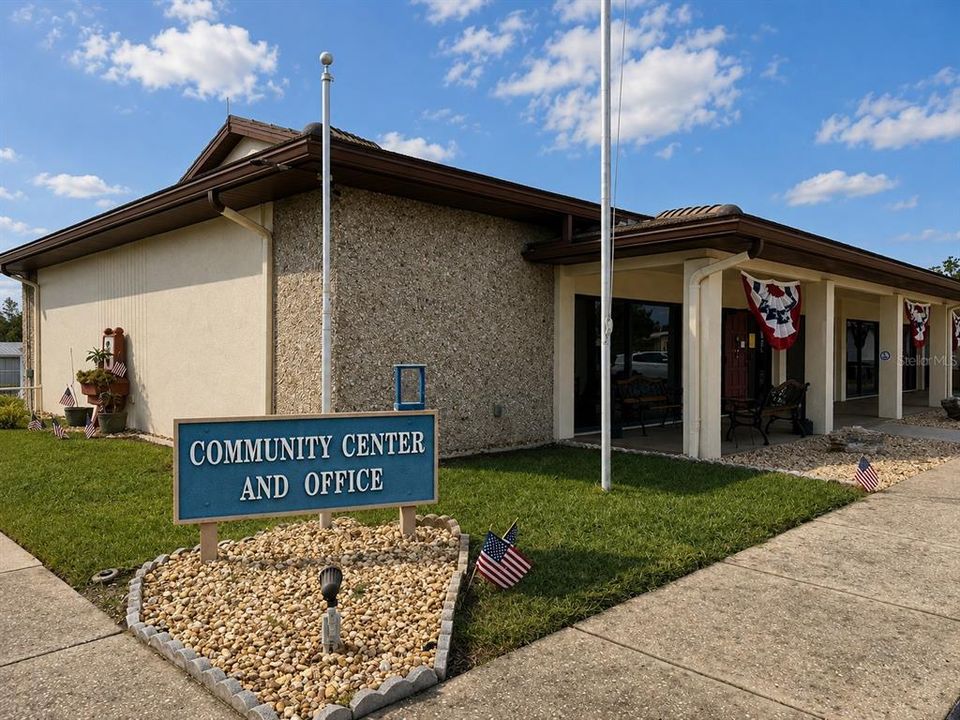 For Sale: $139,700 (2 beds, 2 baths, 1056 Square Feet)