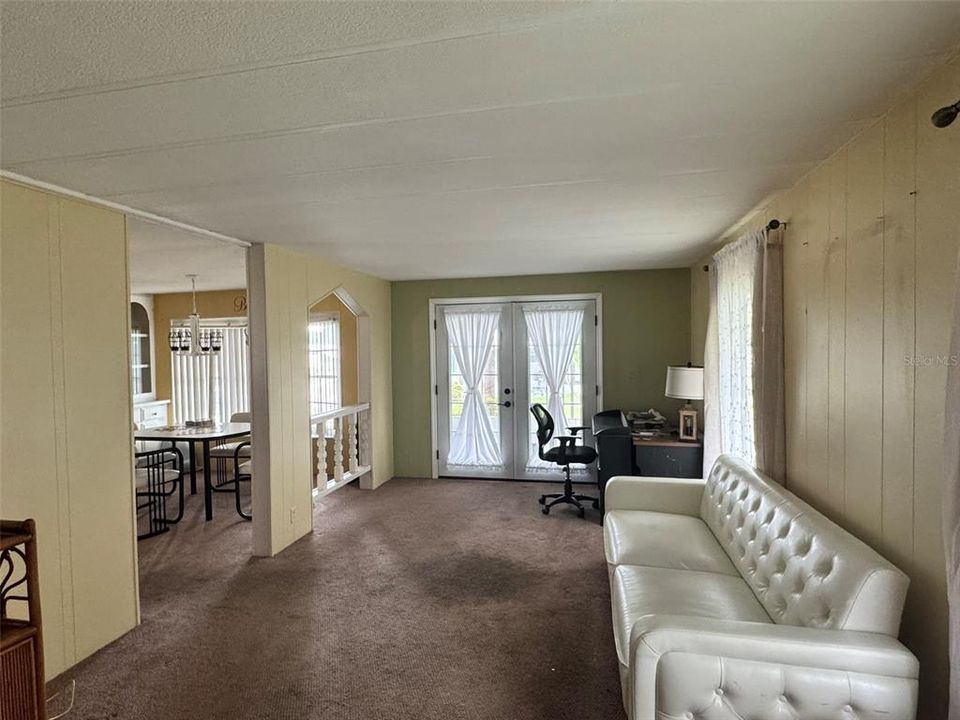 For Sale: $139,700 (2 beds, 2 baths, 1056 Square Feet)