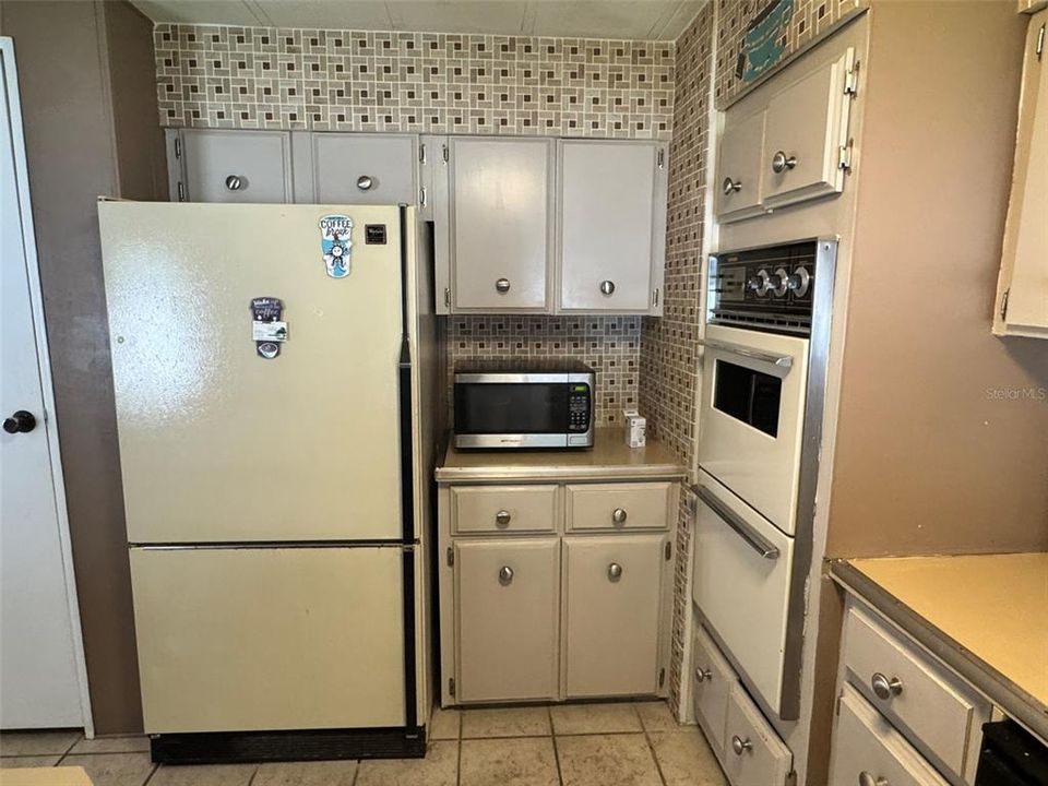For Sale: $139,700 (2 beds, 2 baths, 1056 Square Feet)