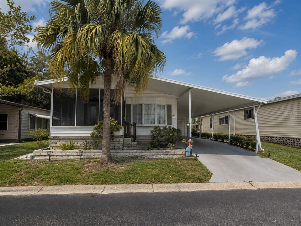 For Sale: $139,700 (2 beds, 2 baths, 1056 Square Feet)