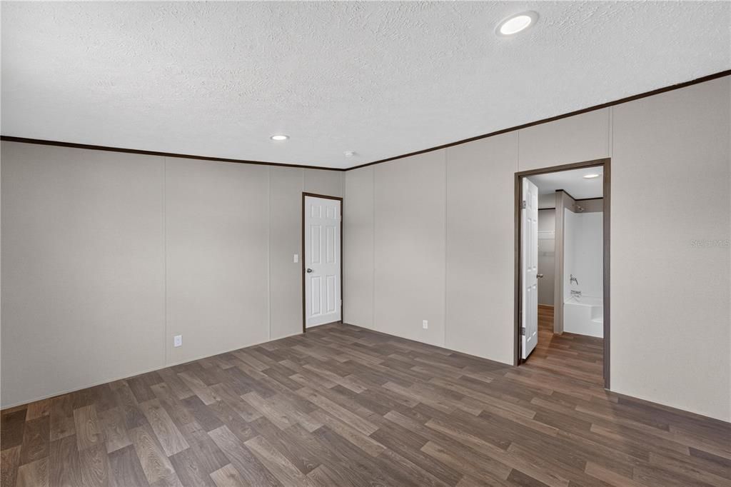 For Sale: $265,000 (3 beds, 2 baths, 1132 Square Feet)