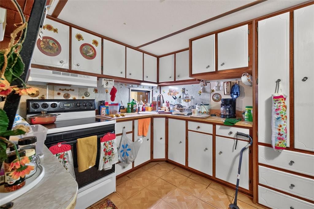 На продажу: $104,000 (2 спален, 2 ванн, 1296 Квадратных фут)
