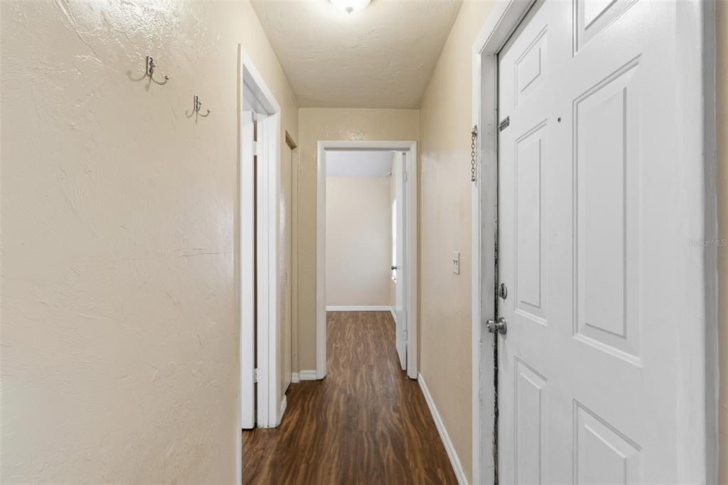 For Sale: $154,900 (2 beds, 2 baths, 1048 Square Feet)