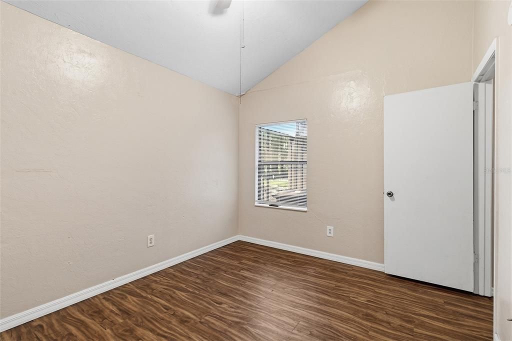 For Sale: $154,900 (2 beds, 2 baths, 1048 Square Feet)