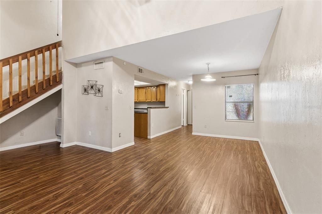 For Sale: $154,900 (2 beds, 2 baths, 1048 Square Feet)