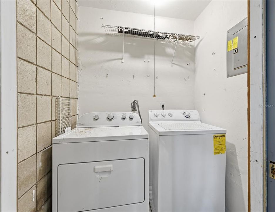 For Sale: $154,900 (2 beds, 2 baths, 1048 Square Feet)