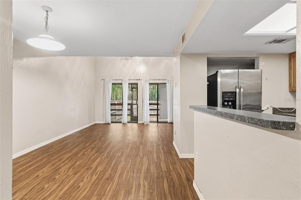 For Sale: $154,900 (2 beds, 2 baths, 1048 Square Feet)