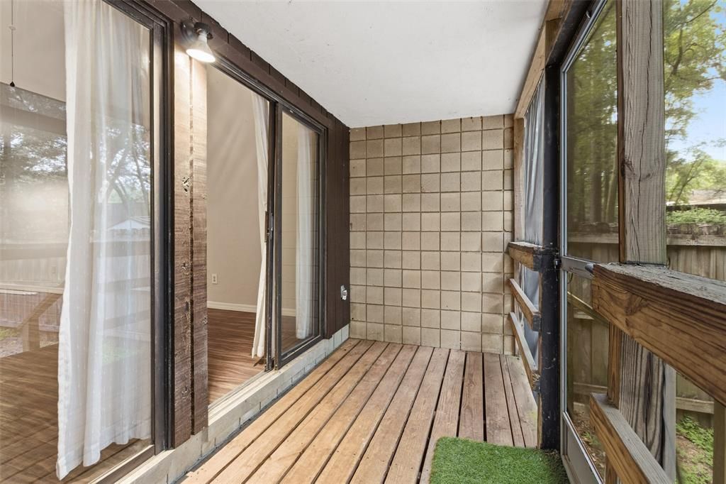 For Sale: $154,900 (2 beds, 2 baths, 1048 Square Feet)