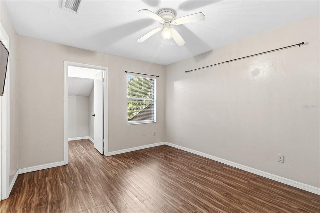 For Sale: $154,900 (2 beds, 2 baths, 1048 Square Feet)