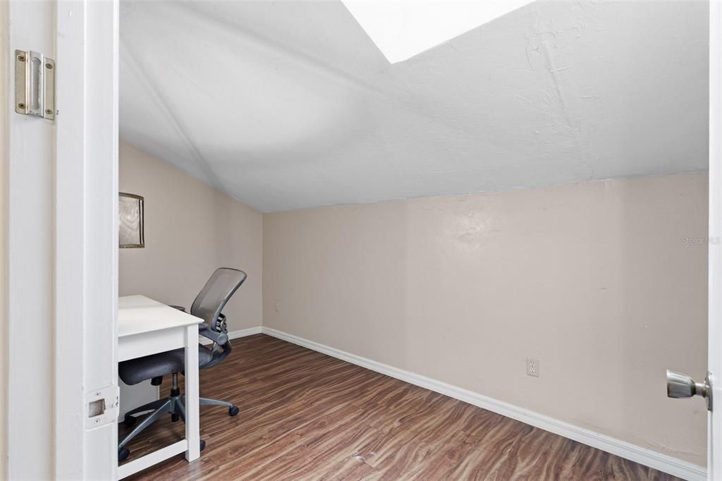 For Sale: $154,900 (2 beds, 2 baths, 1048 Square Feet)