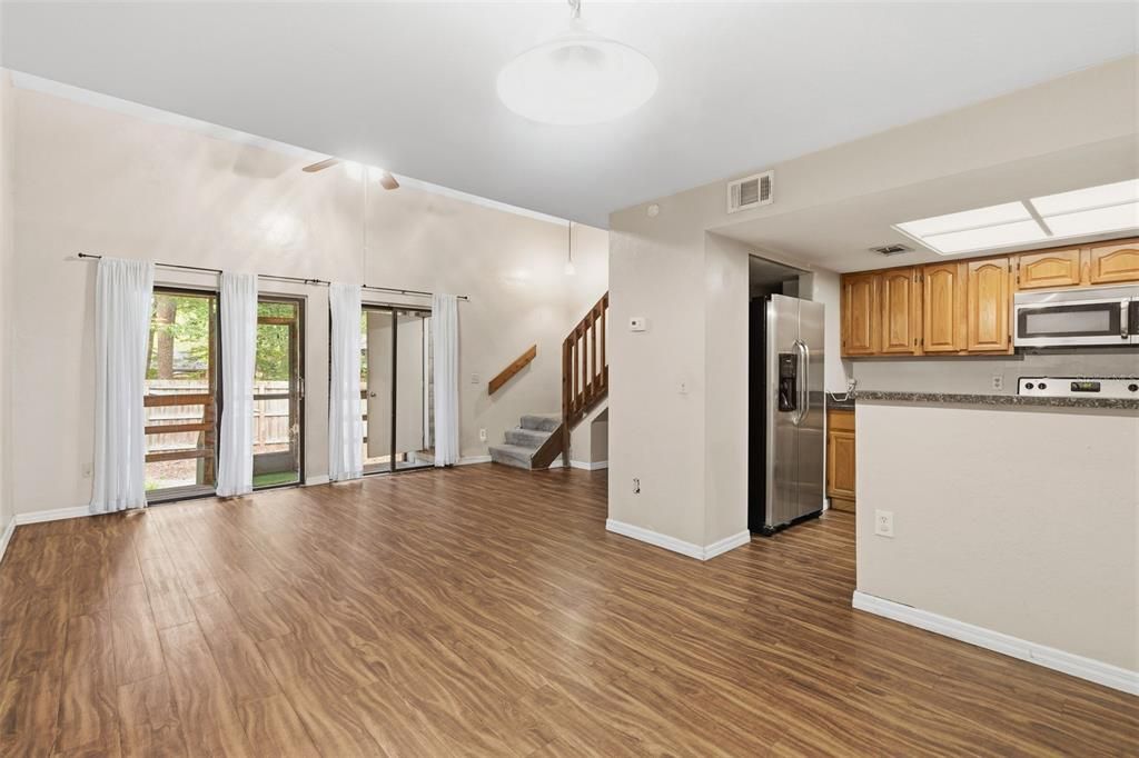 For Sale: $154,900 (2 beds, 2 baths, 1048 Square Feet)