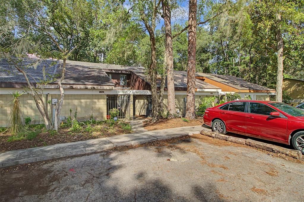 For Sale: $154,900 (2 beds, 2 baths, 1048 Square Feet)