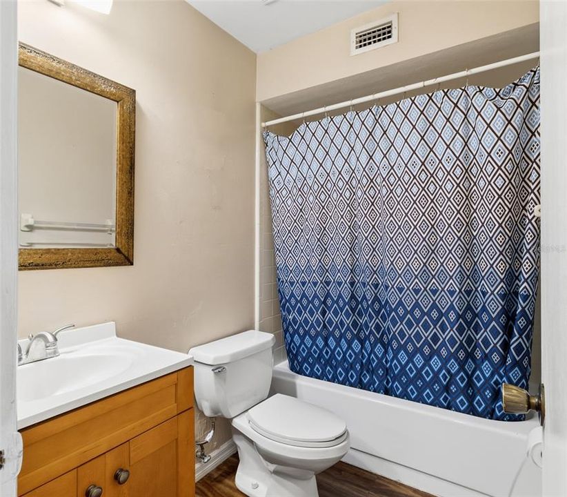 For Sale: $154,900 (2 beds, 2 baths, 1048 Square Feet)