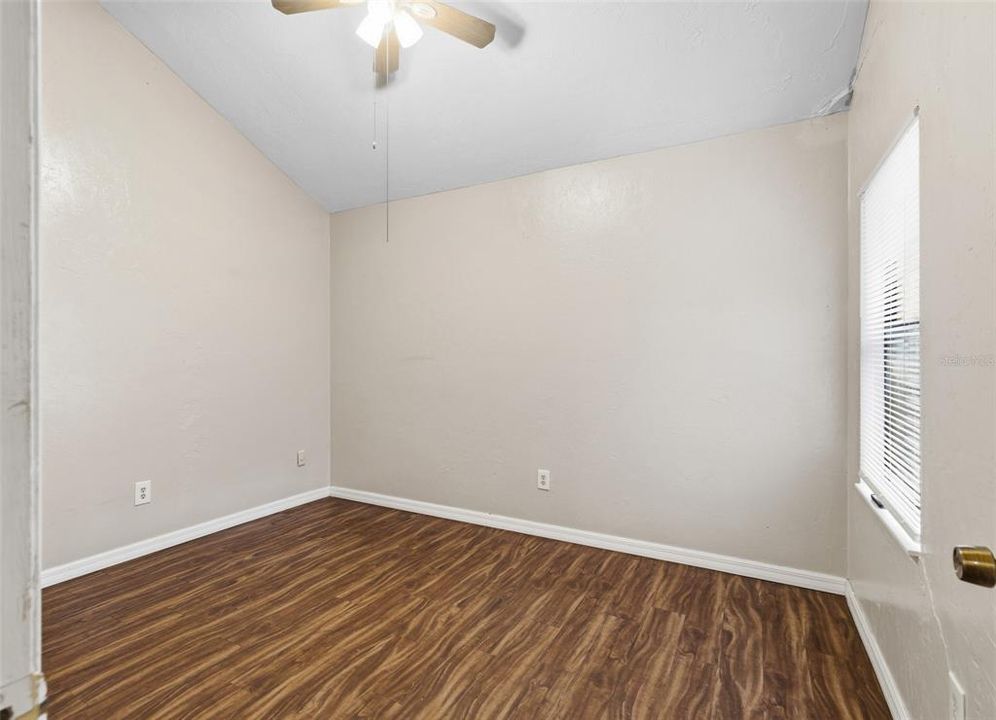 For Sale: $154,900 (2 beds, 2 baths, 1048 Square Feet)