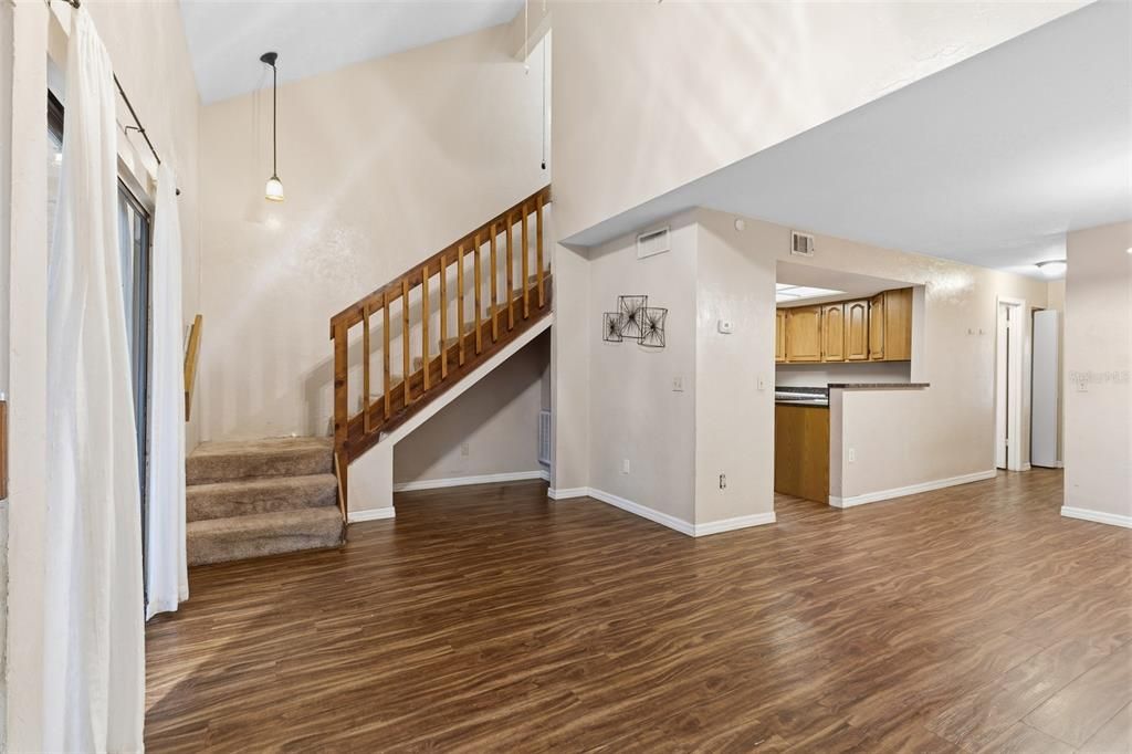 For Sale: $154,900 (2 beds, 2 baths, 1048 Square Feet)