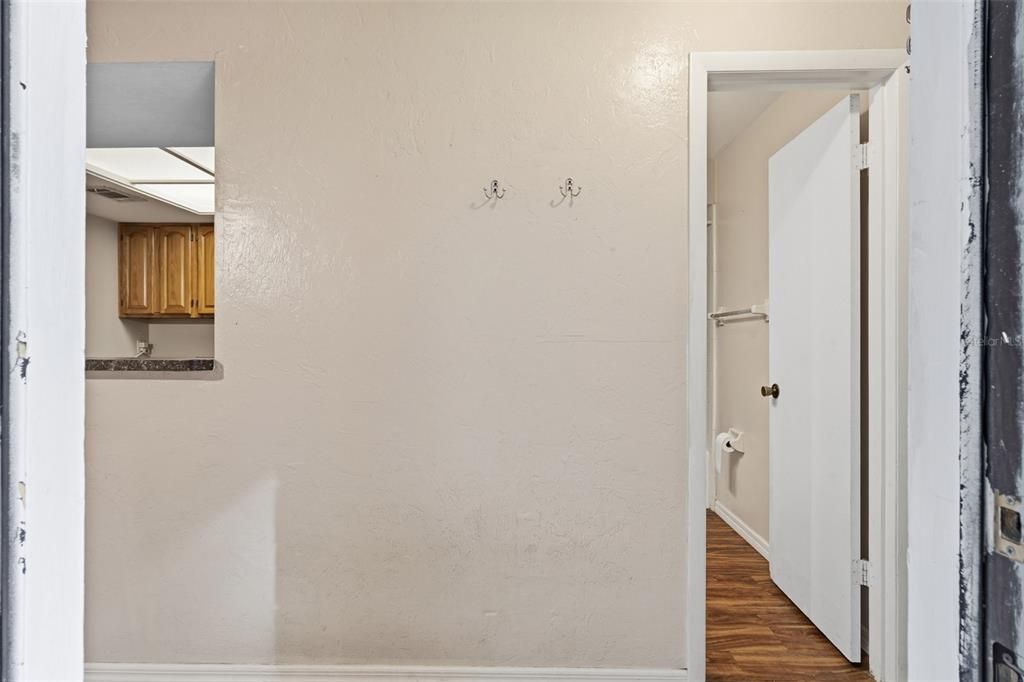 For Sale: $154,900 (2 beds, 2 baths, 1048 Square Feet)