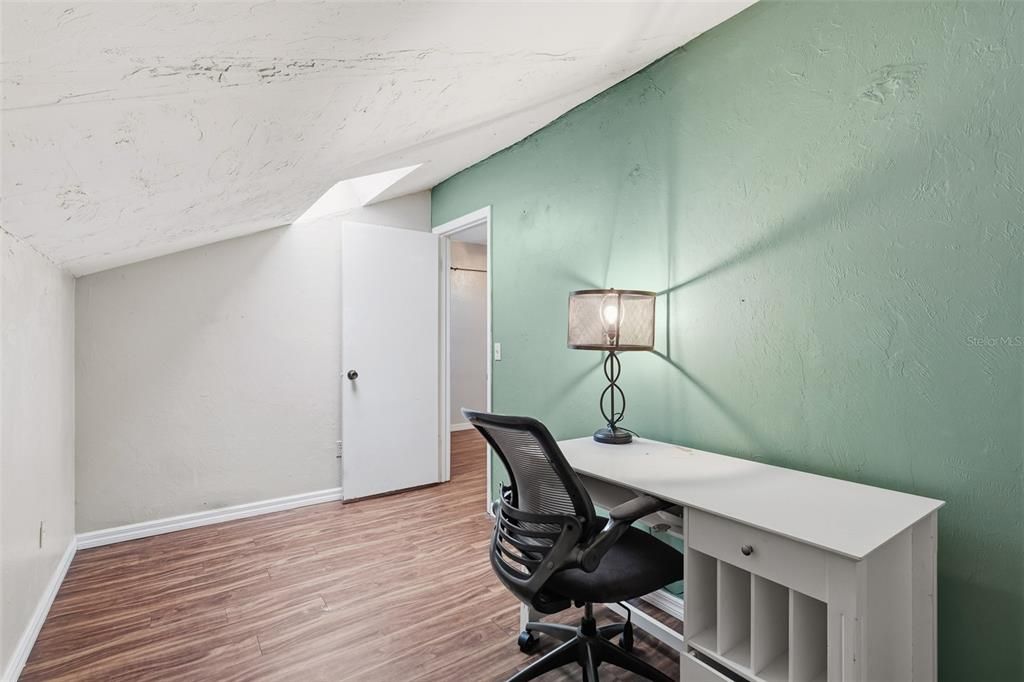 For Sale: $154,900 (2 beds, 2 baths, 1048 Square Feet)