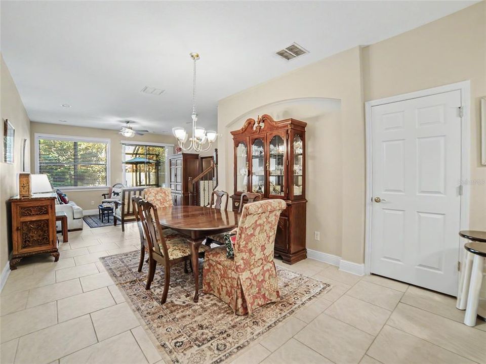 For Sale: $315,000 (2 beds, 2 baths, 1571 Square Feet)