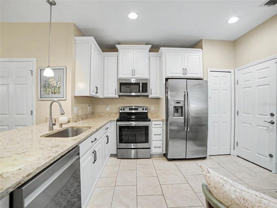 For Sale: $315,000 (2 beds, 2 baths, 1571 Square Feet)